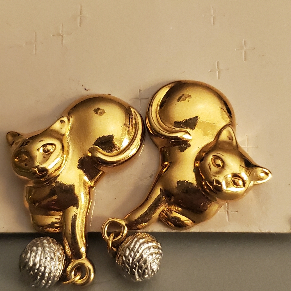 Avon vintage cat earrings